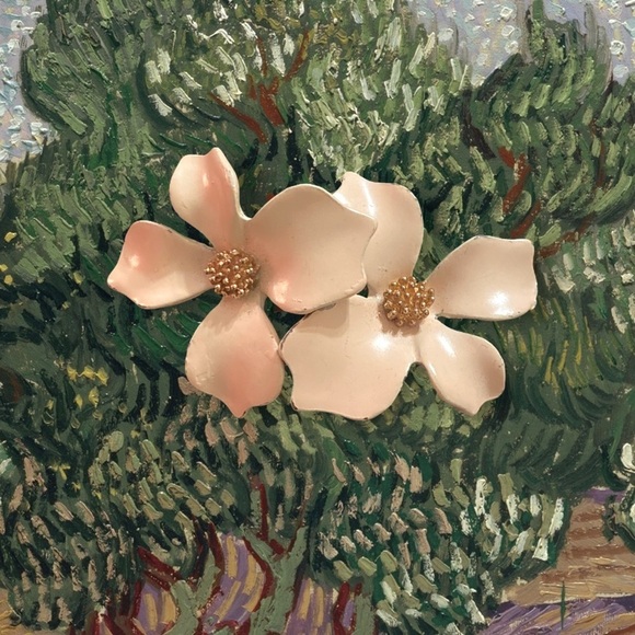 Hand Crafted Jewelry - Metal Petal Floral Cream earrings‎
